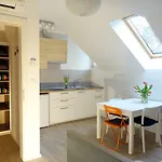 With Parking Apartman