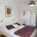 With Parking Apartman Ljubljana