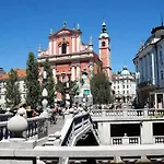 With Parking Apartman Ljubljana