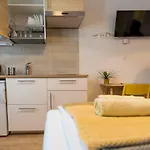 With Parking Apartman *