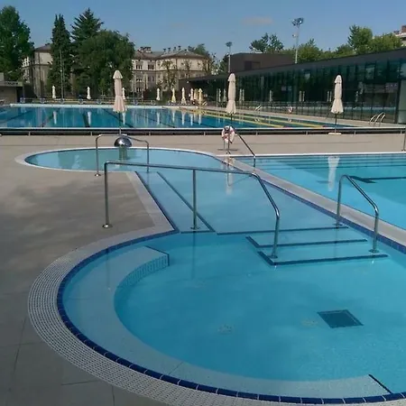 With Parking Apartmán *