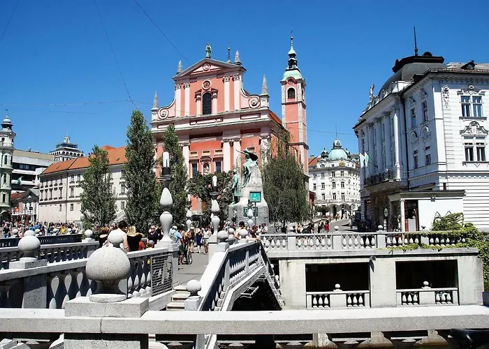 With Parking Apartma Ljubljana